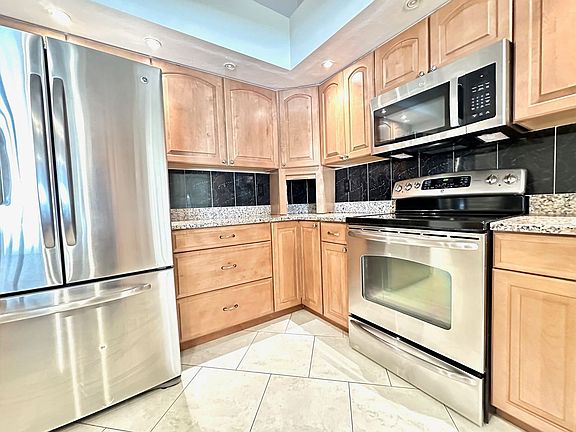 5th image of 1533 Cumberland Ct W