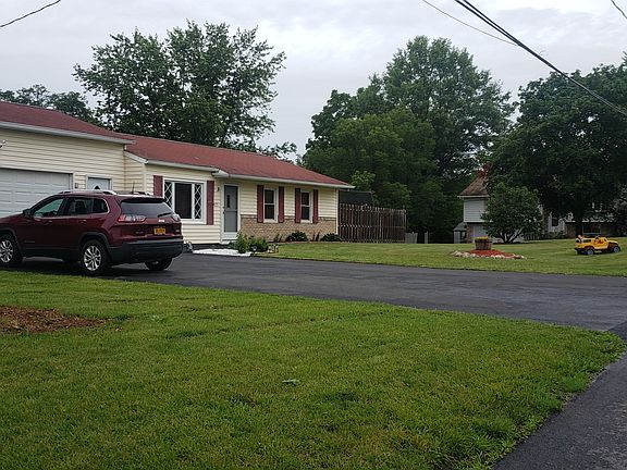 4th image of 425 Woodburne Dr