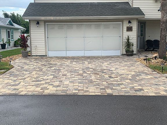 5th image of 19 Bedford Dr