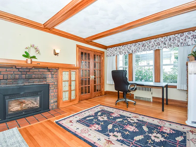 36 Whittier Rd — Photo 5