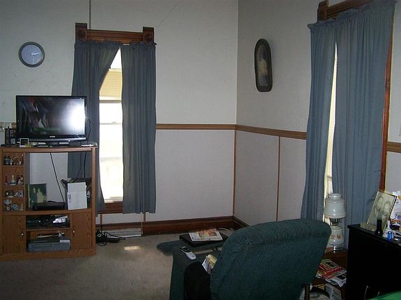4th image of 301 E Collins St
