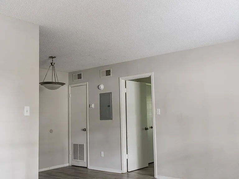 Twin Oaks Apartments — Photo 48