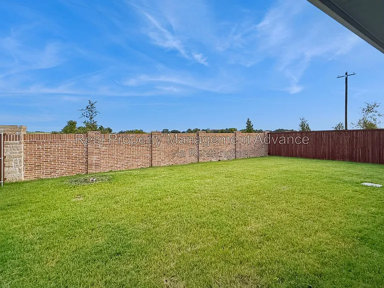 1629 Topaz Trl — Photo 4