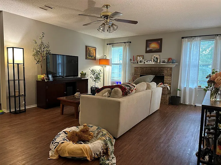 1707 Timberwood Dr — Photo 4