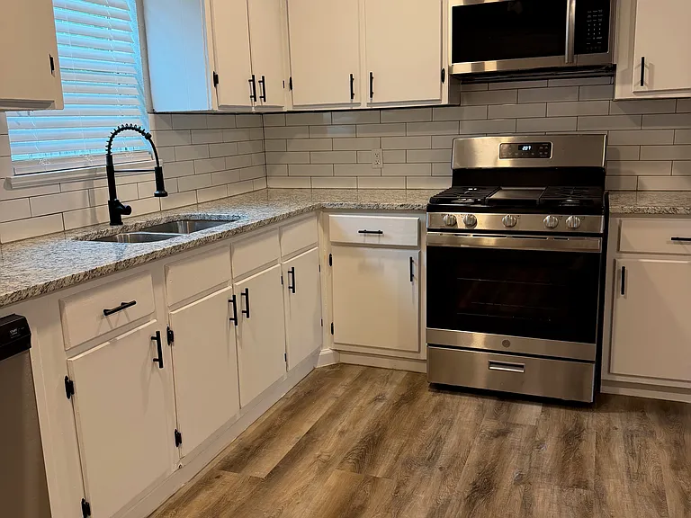 12 Pershing Dr — Photo 1