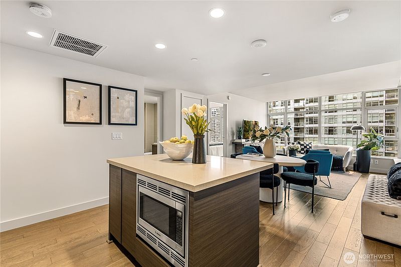 4th image of 588 Bell Street #1201S