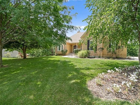 4th image of 15760 Parkhill St