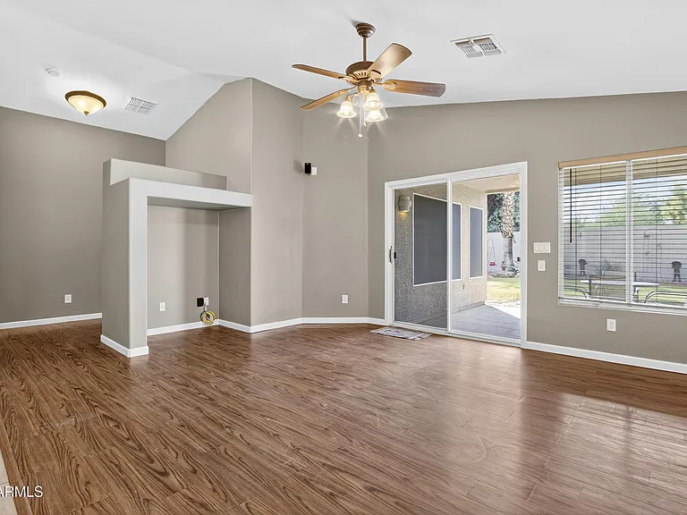 15481 W Mauna Loa Ln — Photo 3