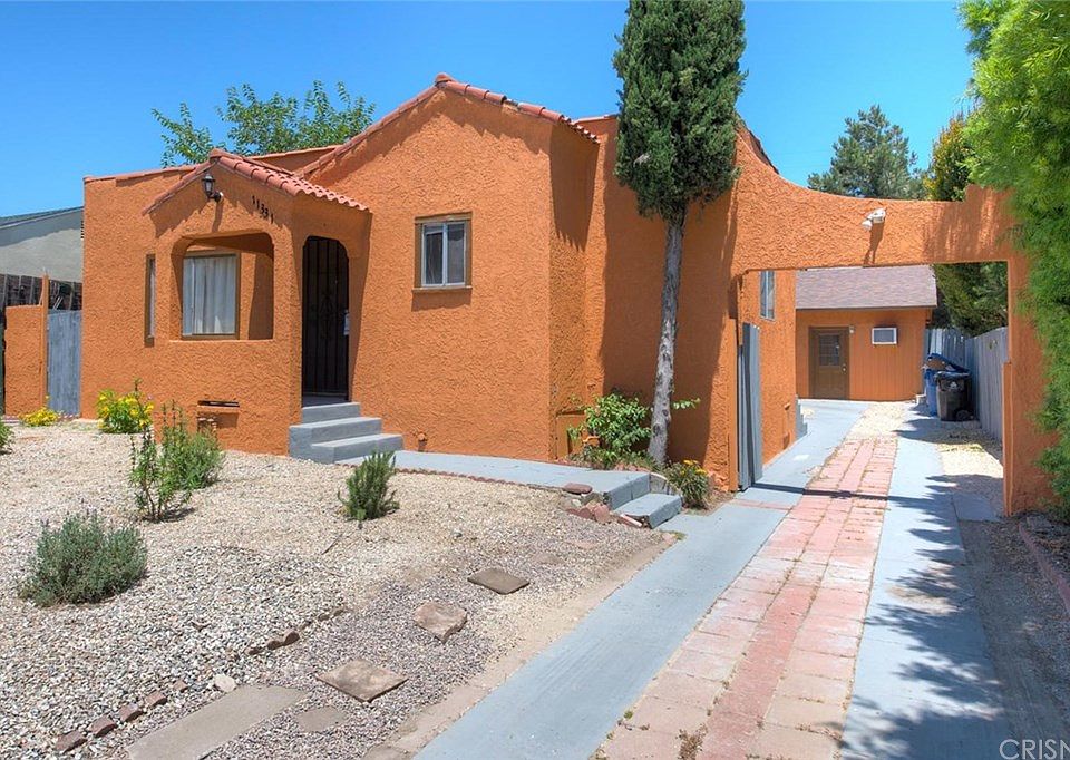1st image of 11331 Emelita St