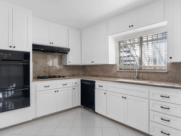824 S Shenandoah St #2 — Photo 4