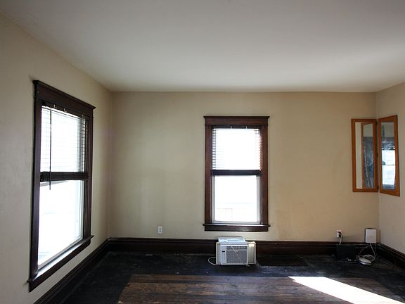 2nd image of 63 Wabash Ave N