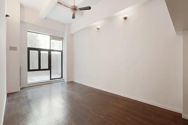 Rented by CORE | media 12