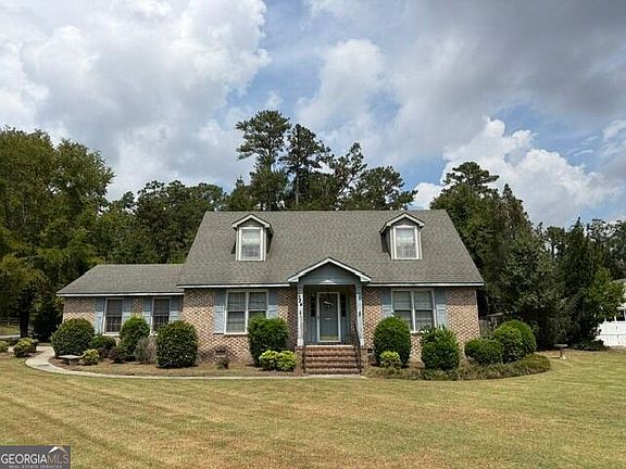 2nd image of 324 Lumpkin St