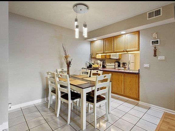 4th image of 9450 Greenbriar Dr