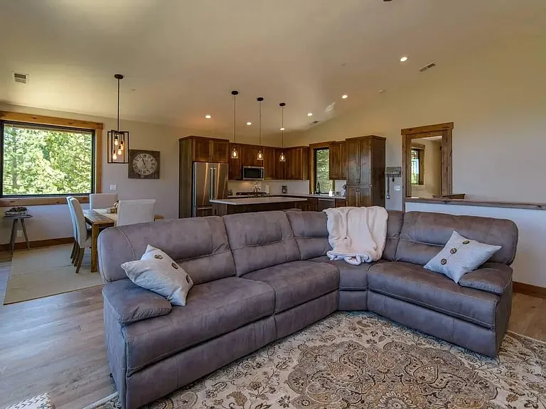 13779 Northwoods Blvd — Photo 4