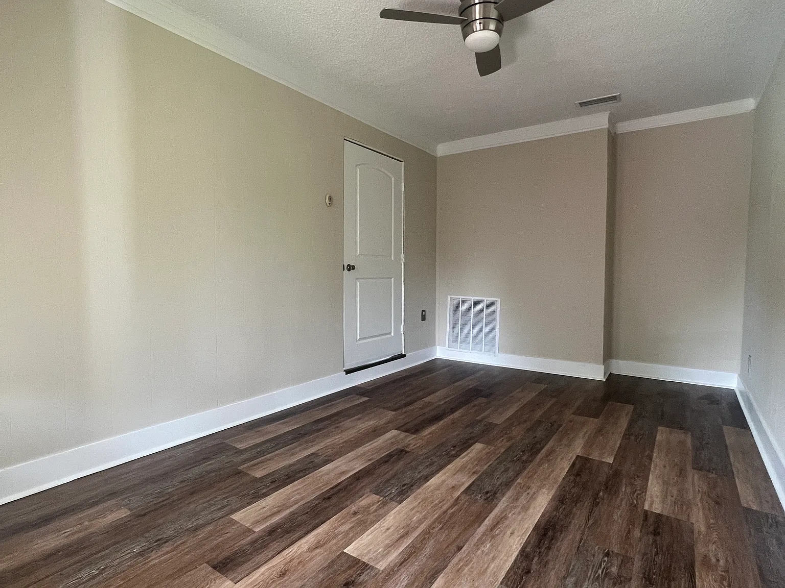 3 bed, 1.5 bath, 1360 sqft, $1,650 — Photo 2