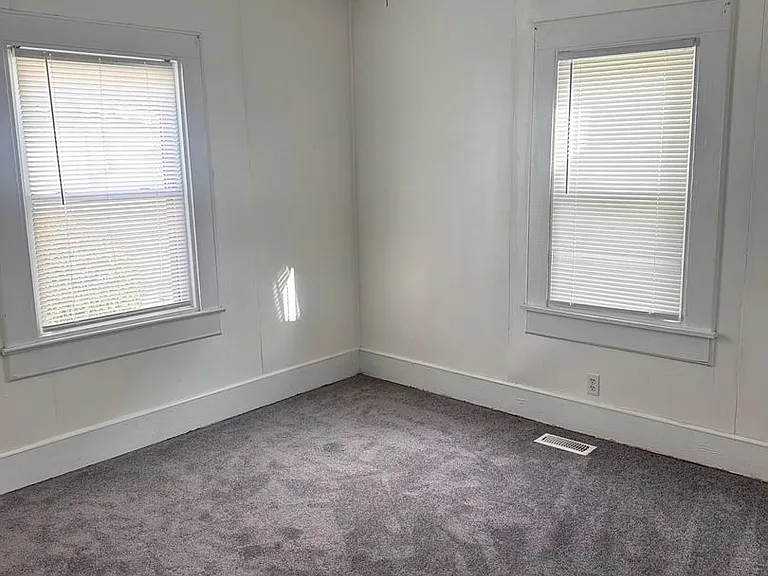 1003 E 6th St — Photo 10