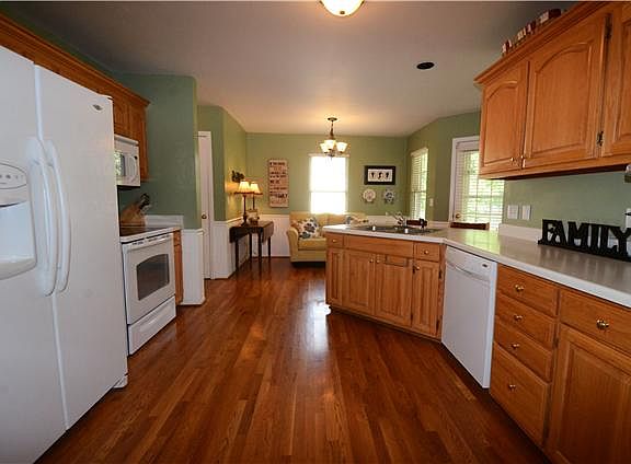 4th image of 310 Gaitherhill Dr