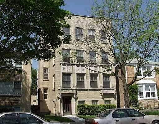 1st image of 6218 N Sacramento Ave APT 1