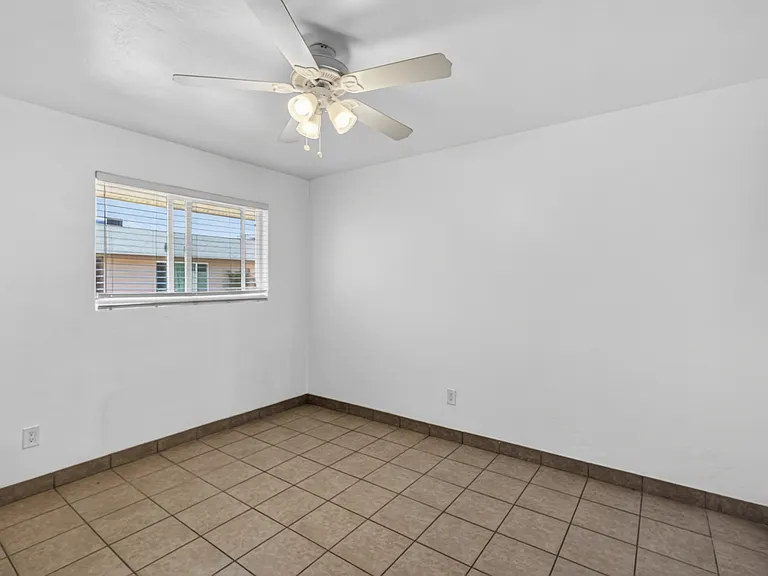 446 S Bellview — Photo 14