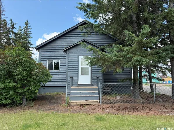 303 1st STREET E, Meadow Lake, SK S9X 1E7