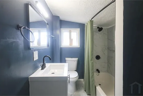 1119 W 11th St — Photo 13
