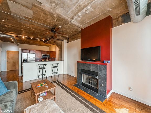 4th image of 1001 W 15th St Unit 216