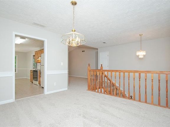 5th image of 2125 Castle Royale Dr