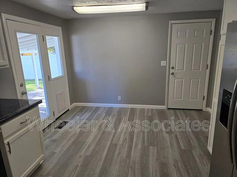 3 bed, 1.0 bath, 1000 sqft, $1,795 — Photo 4