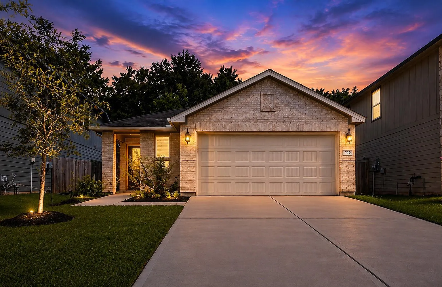 3 bed, 2.0 bath, 1449 sqft, $2,000 — Photo 1