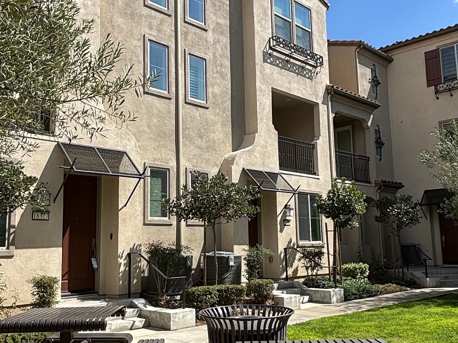 4 bed, 3.5 bath, 1794 sqft, $4,300 — Photo 2