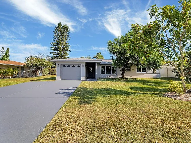 60 Golfview Rd — Photo 1