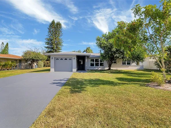 60 Golfview Rd, Rotonda West, FL 33947