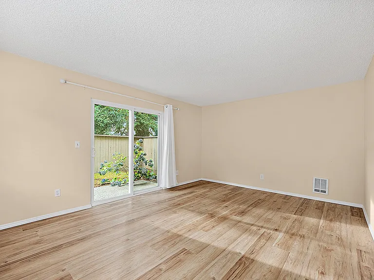 6012 N 15th St #D106 — Photo 4