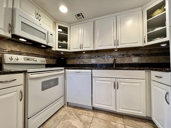 4th image of 213 Somerset Dr #K
