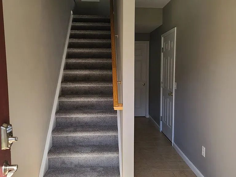 230 Crown Ct — Photo 5