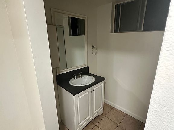 5th image of 2966 Clarendon Ave APT F