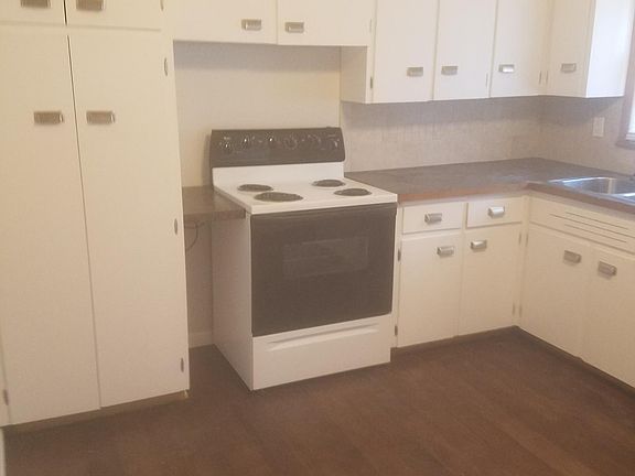 5th image of 2206 S 50th Avenue Cir