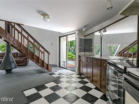4th image of 4345 Hargrave St