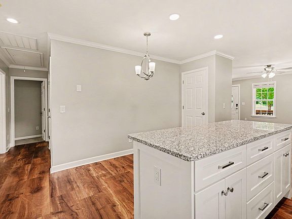 4th image of 106 Lilly St