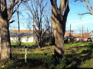 402 Walker St, Smithville, TX 78957