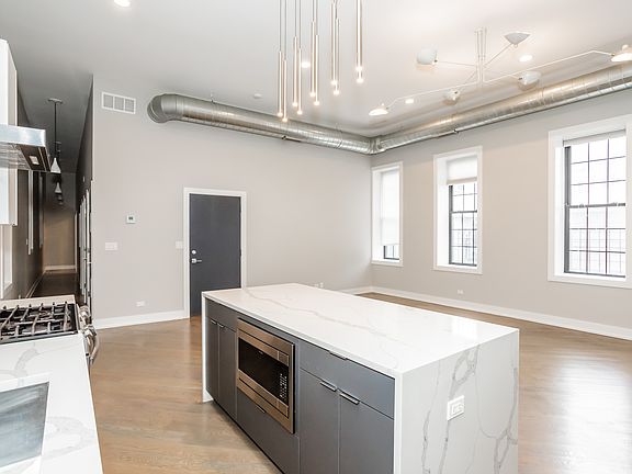 3rd image of 1436 W Blackhawk St #101