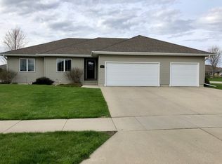 1190 Onyx Ct, Mason City, IA 50401