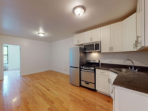 5th image of 401 E 78th St APT 4A