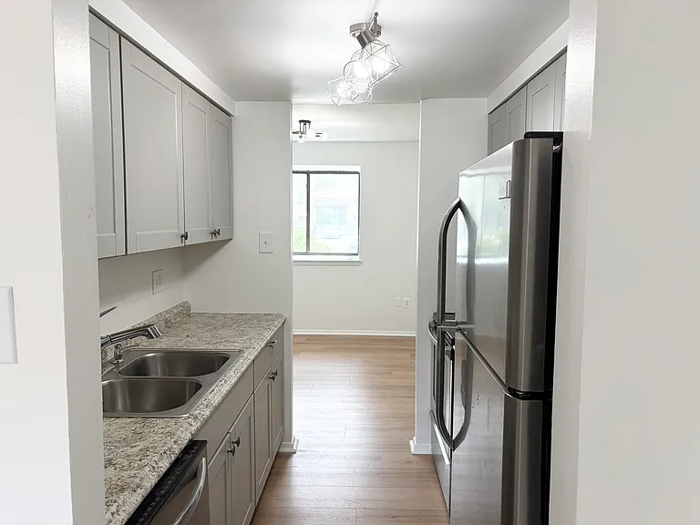7038 Knighthood Ln — Photo 5