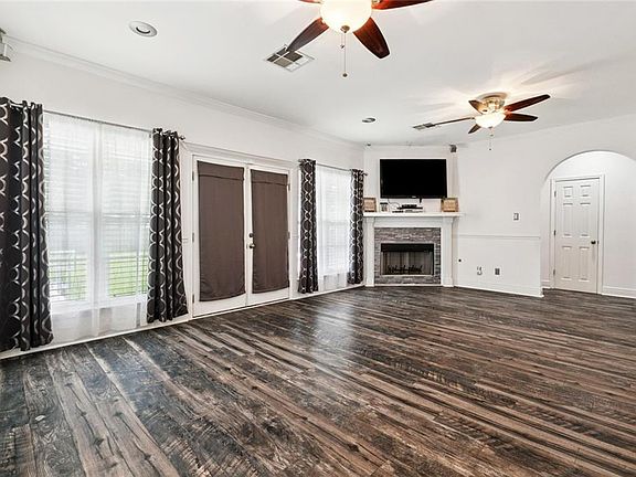 4th image of 140 E Lakeview Dr