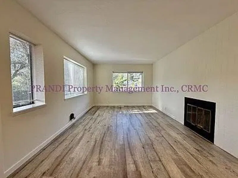 2 bed, 1.0 bath, 1250 sqft, $4,200 — Photo 4