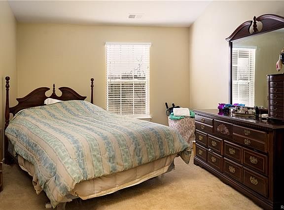 4th image of 20660 Henry St #44