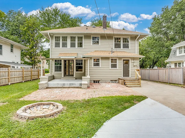 338 N Quentin St — Photo 22