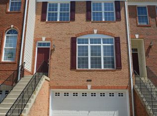25300 McIntyre Sq, Chantilly, VA 20152